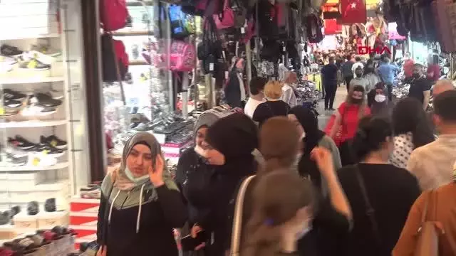 HATAY'DA KISITLAMA ÖNCESİ YOĞUNLUK, TARİHİ UZUN ÇARŞI DOLUP TAŞTI HATAY'DA KISITLAMA ÖNCESİ YOĞUNLUK, TARİHİ UZUN ÇARŞI DOLUP TAŞTI