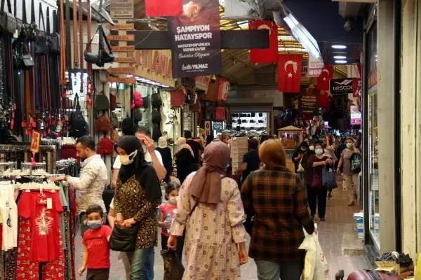 HATAY'DA KISITLAMA ÖNCESİ YOĞUNLUK, TARİHİ UZUN ÇARŞI DOLUP TAŞTI HATAY'DA KISITLAMA ÖNCESİ YOĞUNLUK, TARİHİ UZUN ÇARŞI DOLUP TAŞTI