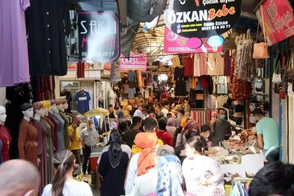 HATAY'DA KISITLAMA ÖNCESİ YOĞUNLUK, TARİHİ UZUN ÇARŞI DOLUP TAŞTI HATAY'DA KISITLAMA ÖNCESİ YOĞUNLUK, TARİHİ UZUN ÇARŞI DOLUP TAŞTI