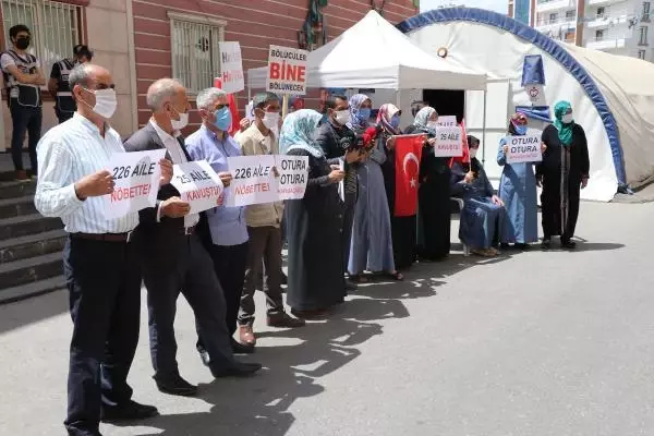 HDP önündeki ailelerden birinin evladının daha teslim olması umutları artırdı HDP önündeki ailelerden birinin evladının daha teslim olması umutları artırdı