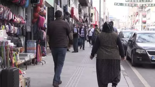 KIRIKKALE - 'Tam kapanma' öncesi alışveriş yoğunluğu KIRIKKALE - 'Tam kapanma' öncesi alışveriş yoğunluğu