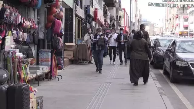 KIRIKKALE - 'Tam kapanma' öncesi alışveriş yoğunluğu KIRIKKALE - 'Tam kapanma' öncesi alışveriş yoğunluğu