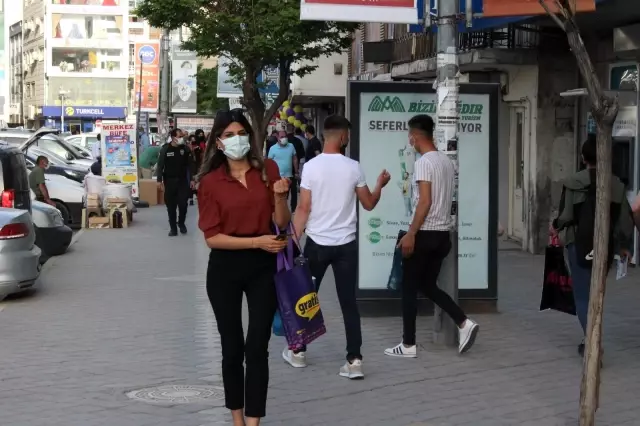 Iğdır'da vaka sayılarının düşmesi vatandaşları sevindirdi Iğdır'da vaka sayılarının düşmesi vatandaşları sevindirdi