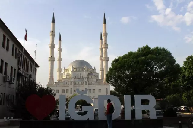 Iğdır'da vaka sayılarının düşmesi vatandaşları sevindirdi Iğdır'da vaka sayılarının düşmesi vatandaşları sevindirdi