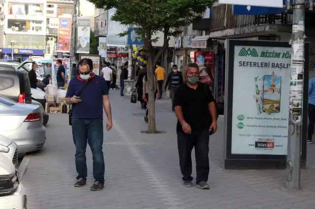 Iğdır'da vaka sayılarının düşmesi vatandaşları sevindirdi Iğdır'da vaka sayılarının düşmesi vatandaşları sevindirdi
