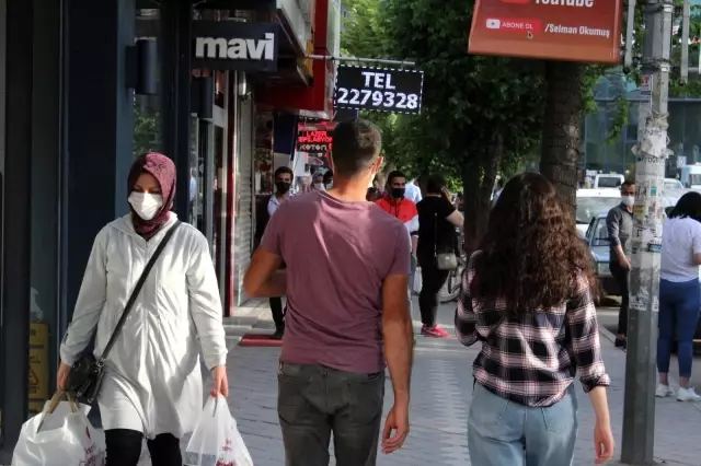 Iğdır'da vaka sayılarının düşmesi vatandaşları sevindirdi Iğdır'da vaka sayılarının düşmesi vatandaşları sevindirdi