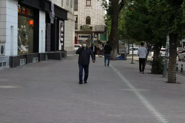 Iğdır'da vaka sayılarının düşmesi vatandaşları sevindirdi Iğdır'da vaka sayılarının düşmesi vatandaşları sevindirdi