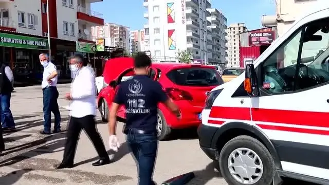 İki otomobilin çarpışması sonucu bir kişi yaralandı İki otomobilin çarpışması sonucu bir kişi yaralandı