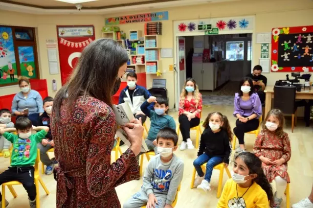 İlk öğretmenliğe başladığı okuldaki öğrencisini masal kahramanı yaptı İlk öğretmenliğe başladığı okuldaki öğrencisini masal kahramanı yaptı
