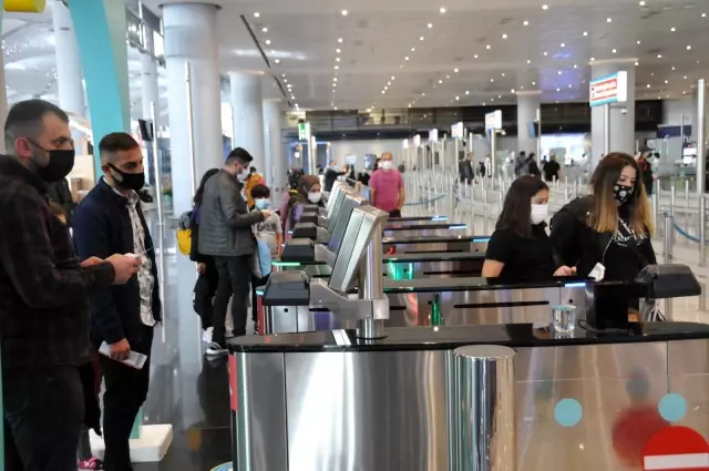 İstanbul Havalimanı'nda tam kapanma yoğunluğu İstanbul Havalimanı'nda tam kapanma yoğunluğu