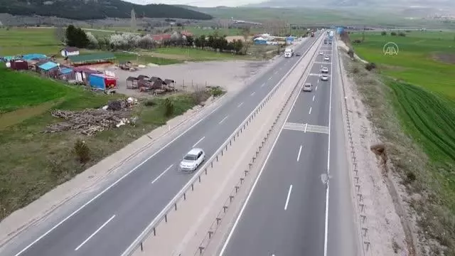 Tam kapanma öncesi Ankara-Çankırı kara yolunda yoğunluk Tam kapanma öncesi Ankara-Çankırı kara yolunda yoğunluk