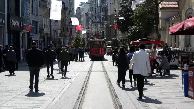 - İstiklal Caddesi'nde kapanma yoğunluğu - İstiklal Caddesi'nde kapanma yoğunluğu