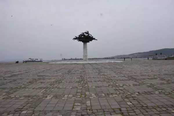 İZMİR'DE 17 GÜNLÜK TAM KAPANMA BAŞLADI İZMİR'DE 17 GÜNLÜK TAM KAPANMA BAŞLADI