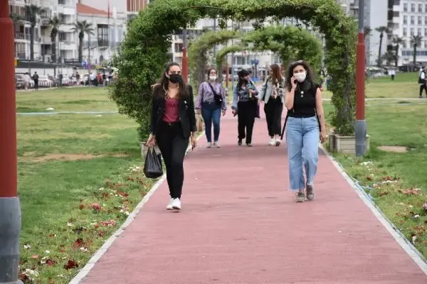 İZMİR'DE 17 GÜNLÜK TAM KAPANMA BAŞLADI İZMİR'DE 17 GÜNLÜK TAM KAPANMA BAŞLADI