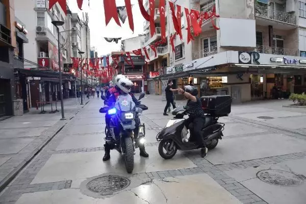 İZMİR'DE 17 GÜNLÜK TAM KAPANMA BAŞLADI İZMİR'DE 17 GÜNLÜK TAM KAPANMA BAŞLADI