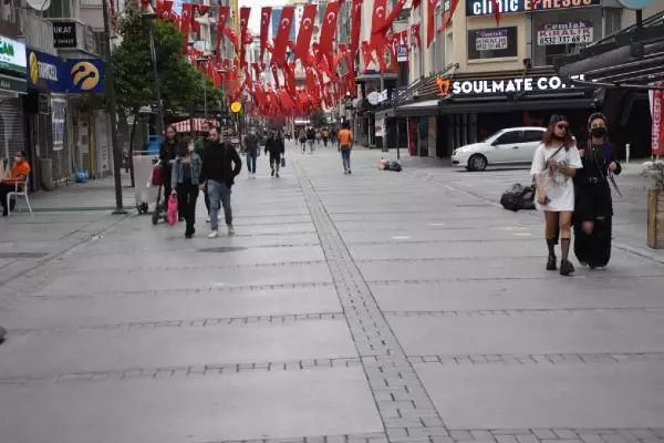 İZMİR'DE 17 GÜNLÜK TAM KAPANMA BAŞLADI İZMİR'DE 17 GÜNLÜK TAM KAPANMA BAŞLADI