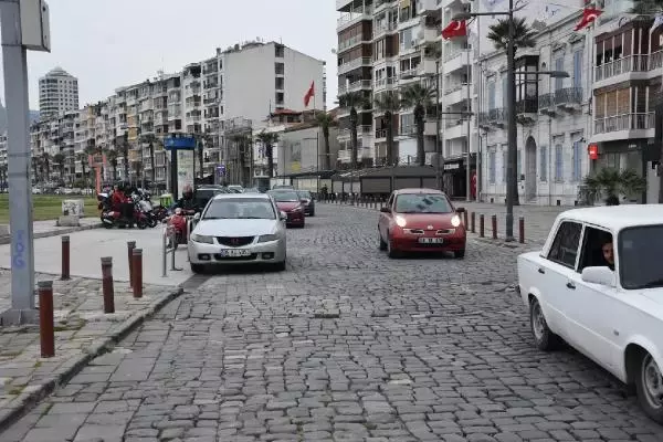 İZMİR'DE 17 GÜNLÜK TAM KAPANMA BAŞLADI İZMİR'DE 17 GÜNLÜK TAM KAPANMA BAŞLADI