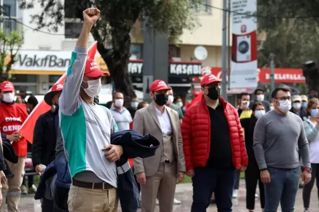 İzmir'de tam kapanma öncesi erken 1 Mayıs kutlaması İzmir'de tam kapanma öncesi erken 1 Mayıs kutlaması