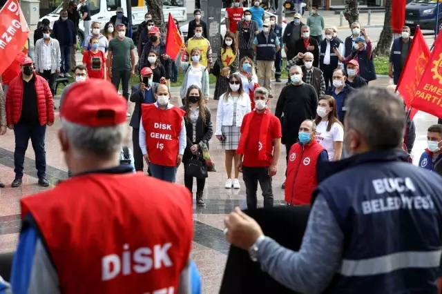 İzmir'de tam kapanma öncesi erken 1 Mayıs kutlaması İzmir'de tam kapanma öncesi erken 1 Mayıs kutlaması