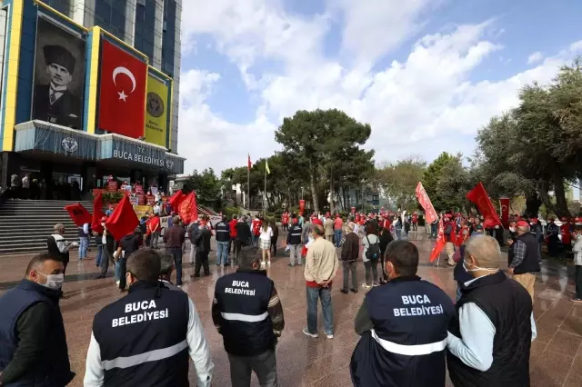 İzmir'de tam kapanma öncesi erken 1 Mayıs kutlaması İzmir'de tam kapanma öncesi erken 1 Mayıs kutlaması