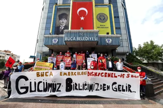 İzmir'de tam kapanma öncesi erken 1 Mayıs kutlaması İzmir'de tam kapanma öncesi erken 1 Mayıs kutlaması