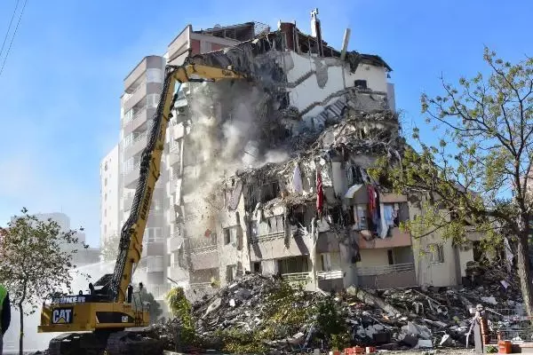 İzmir depremiyle ilgili gözaltı sayısı 19'a yükseldi İzmir depremiyle ilgili gözaltı sayısı 19'a yükseldi