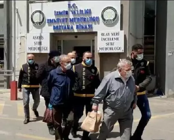 İZMİR DEPREMİYLE İLGİLİ GÖZALTI SAYISI 19'A YÜKSELDİ İZMİR DEPREMİYLE İLGİLİ GÖZALTI SAYISI 19'A YÜKSELDİ