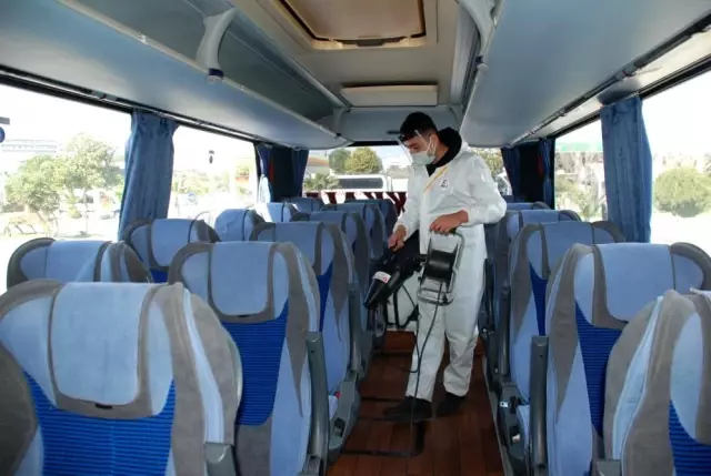 İzmir Otogarı'nda tam kapanma hareketliliği İzmir Otogarı'nda tam kapanma hareketliliği
