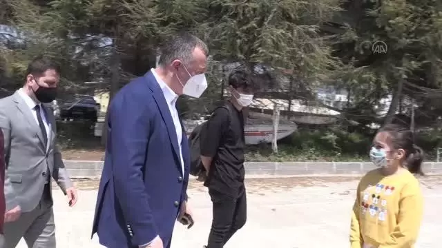 İzmit Körfezi'ni deniz uçağıyla gezmek isteyen çocukların hayali gerçek oldu İzmit Körfezi'ni deniz uçağıyla gezmek isteyen çocukların hayali gerçek oldu
