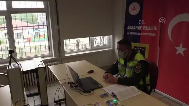 Jandarma, EBA üzerinden öğrencilere trafik eğitimi verdi Jandarma, EBA üzerinden öğrencilere trafik eğitimi verdi