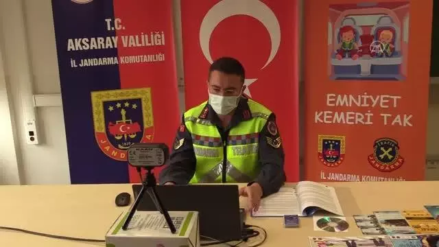 Jandarma, EBA üzerinden öğrencilere trafik eğitimi verdi Jandarma, EBA üzerinden öğrencilere trafik eğitimi verdi