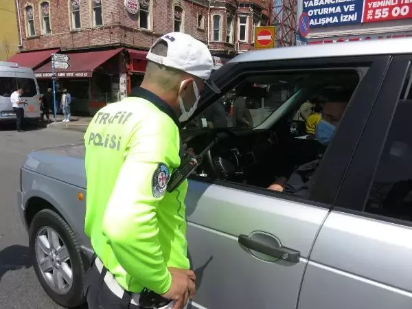 KADIKÖY'DE TRAFİKTE İHLAL YAPANLAR DRONE İLE YAKALANDI KADIKÖY'DE TRAFİKTE İHLAL YAPANLAR DRONE İLE YAKALANDI