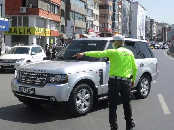 KADIKÖY'DE TRAFİKTE İHLAL YAPANLAR DRONE İLE YAKALANDI KADIKÖY'DE TRAFİKTE İHLAL YAPANLAR DRONE İLE YAKALANDI