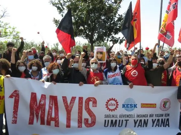KADIKÖY VE ŞİŞHANE'DE 1 MAYIS'TA ÖLENLER ANILDI -1 Şişhane KADIKÖY VE ŞİŞHANE'DE 1 MAYIS'TA ÖLENLER ANILDI -1 Şişhane