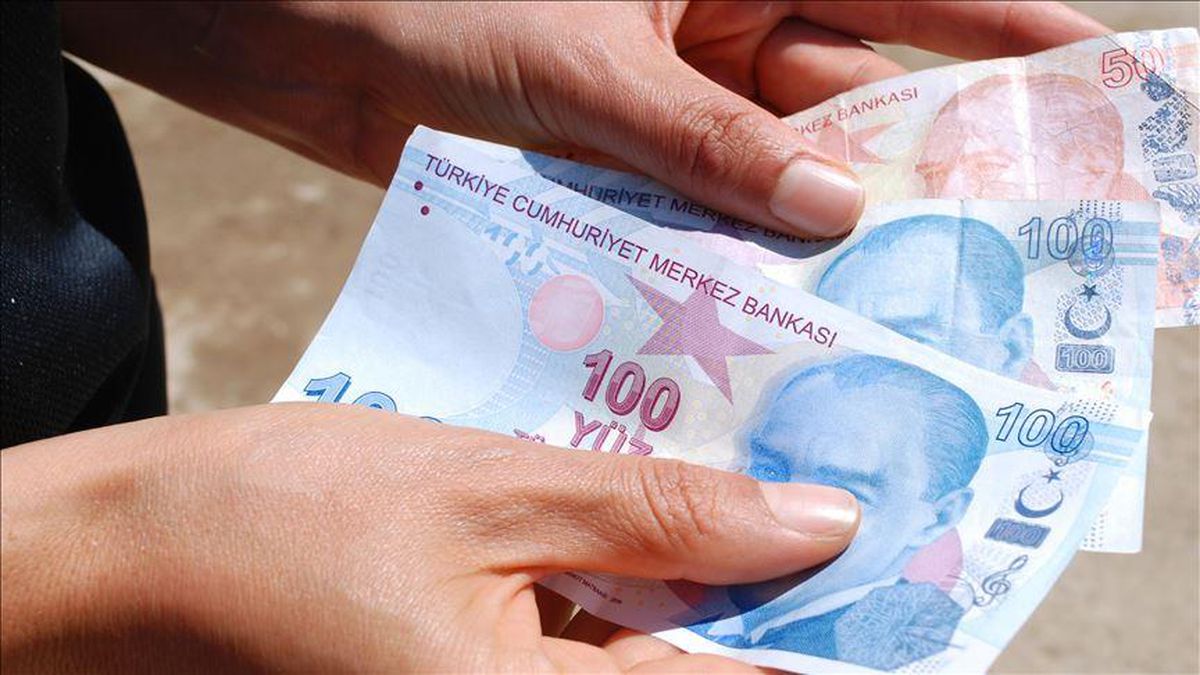 Kadın kocasına zekat verebilir mi? Diyanet fetvaları!
