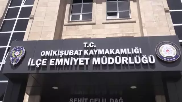KAHRAMANMARAŞ - ATM'nin fazla verdiği 13 bin lirayı polise teslim eden işçi ödüllendirildi KAHRAMANMARAŞ - ATM'nin fazla verdiği 13 bin lirayı polise teslim eden işçi ödüllendirildi