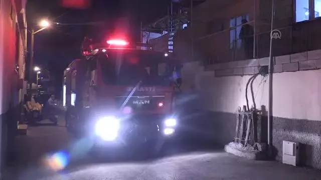 KAHRAMANMARAŞ - Bir kişinin kendi evini yaktığı iddia edildi KAHRAMANMARAŞ - Bir kişinin kendi evini yaktığı iddia edildi