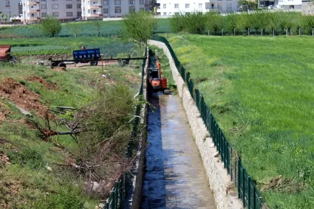 Kahta'daki dereler temizleniyor Kahta'daki dereler temizleniyor