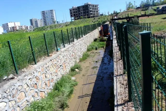 Kahta'daki dereler temizleniyor Kahta'daki dereler temizleniyor