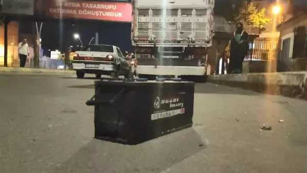 ŞANLIURFA KAMYONUN AKÜSÜNÜ ÇALANI DÖVÜP, POLİSE TESLİM ETTİLER ŞANLIURFA KAMYONUN AKÜSÜNÜ ÇALANI DÖVÜP, POLİSE TESLİM ETTİLER
