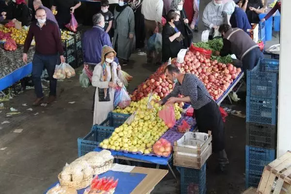KOCAELİ KAPANMAYA SAATLER KALA PAZARDA SOSYAL MESAFE UNUTULDU KOCAELİ KAPANMAYA SAATLER KALA PAZARDA SOSYAL MESAFE UNUTULDU