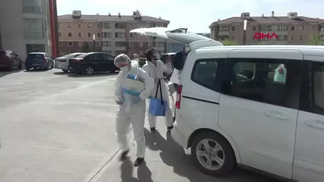 Karabük'te hastaneye gidemeyenlere aşıları evde yapılıyor Karabük'te hastaneye gidemeyenlere aşıları evde yapılıyor