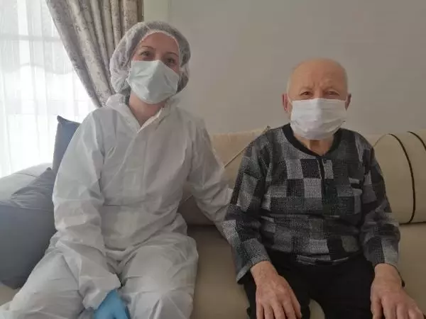 Karabük'te hastaneye gidemeyenlere aşıları evde yapılıyor Karabük'te hastaneye gidemeyenlere aşıları evde yapılıyor