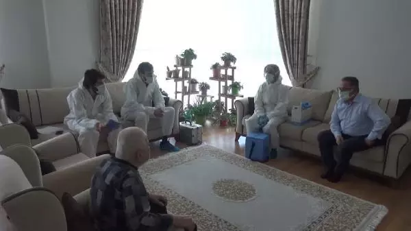 Karabük'te hastaneye gidemeyenlere aşıları evde yapılıyor Karabük'te hastaneye gidemeyenlere aşıları evde yapılıyor