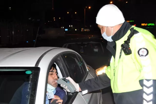Kars'ta polis kısıtlama denetimlerine başladı Kars'ta polis kısıtlama denetimlerine başladı