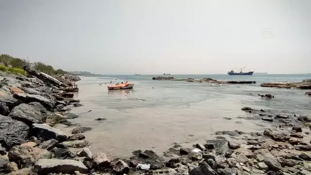 Kartal ve Pendik'te deniz yüzeyinde kirlilik Kartal ve Pendik'te deniz yüzeyinde kirlilik