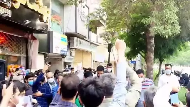 Kasım Süleymani ile ilgili sözleri nedeniyle Zarif'e karşı gösteri yapıldı Kasım Süleymani ile ilgili sözleri nedeniyle Zarif'e karşı gösteri yapıldı