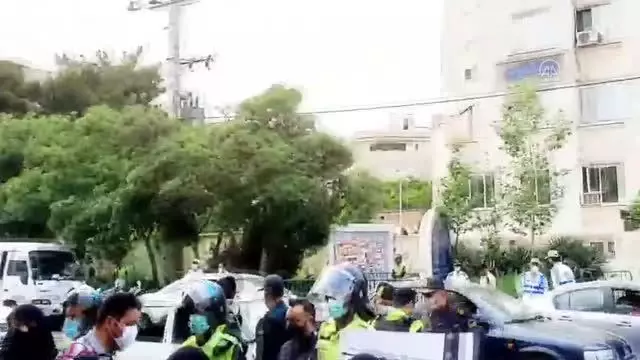 Kasım Süleymani ile ilgili sözleri nedeniyle Zarif'e karşı gösteri yapıldı Kasım Süleymani ile ilgili sözleri nedeniyle Zarif'e karşı gösteri yapıldı