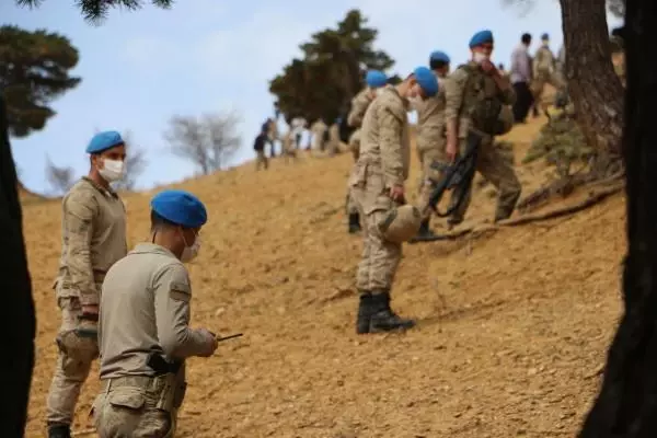 'BORALAR' DA KAYIP SÜLEYMAN'I ARIYOR 'BORALAR' DA KAYIP SÜLEYMAN'I ARIYOR
