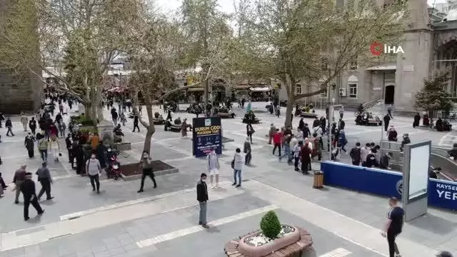 Kayseri'de 18 günlük tam kapanma öncesinde yoğunluk Kayseri'de 18 günlük tam kapanma öncesinde yoğunluk